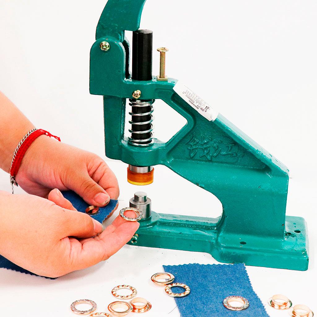 Kit máquina remachadora con ojillos y dado